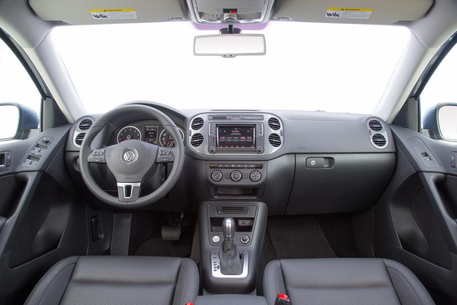 Торпедо Volkswagen Tiguan TSI Wolfsburg Edition 2016 года  (фото 8 из 9)